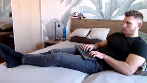 Snapshot of hunterbridges chatting on 01-14-25, 09:13 Hunter Bridges online show from 01-14-25, 09:13