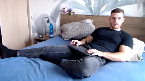 Snapshot of hunterbridges chatting on 01-17-25, 12:31 Hunter Bridges online show from 01-17-25, 12:31