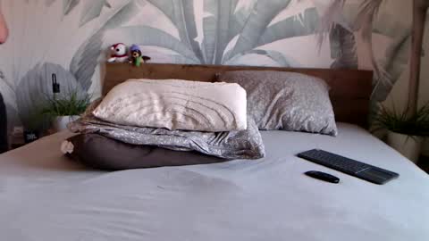 Snapshot of hunterbridges chatting on 02-06-25, 12:59 Hunter Bridges online show from 02-06-25, 12:59