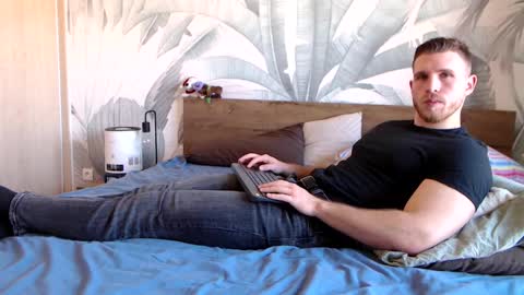 Snapshot of hunterbridges chatting on 02-20-25, 11:42 Hunter Bridges online show from 02-20-25, 11:42