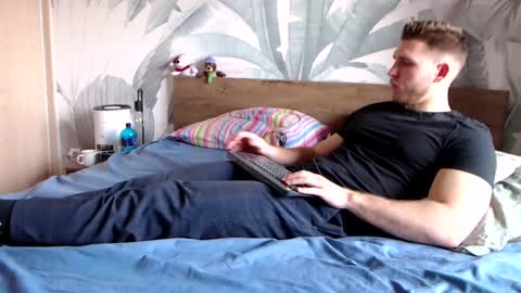 Snapshot of hunterbridges chatting on 03-07-25, 08:13 Hunter Bridges online show from 03-07-25, 08:13