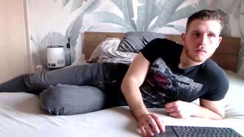 Snapshot of hunterbridges chatting on 03-09-25, 11:36 Hunter Bridges online show from 03-09-25, 11:36
