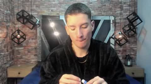 hunterheat_ online show from 12-04-25, 12:03