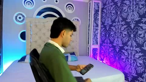 Snapshot of hunterwest06 chatting on 05-19-26, 03:02 Lucas online show from 05-19-26, 03:02