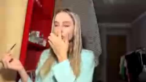 Gloria online show from 11-25-25, 03:23