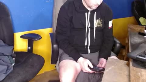 Huskyguy online show from 02-08-26, 05:11