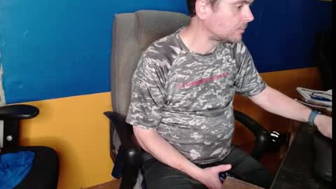 Huskyguy online show from 05-18-26, 03:35