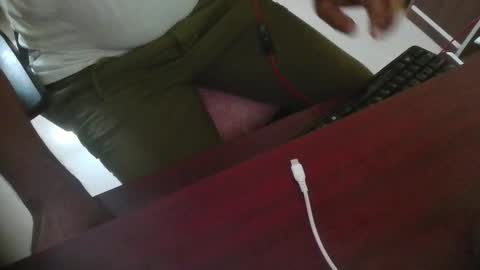 Snapshot of huxzizxhqnyx chatting on 09-12-25, 06:08 CHAVI online show from 09-12-25, 06:08