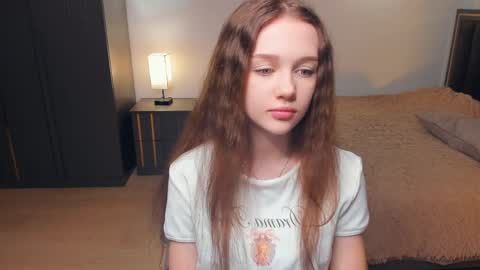Snapshot of hwadwellingham chatting on 04-07-26, 06:14 Lily online show from 04-07-26, 06:14