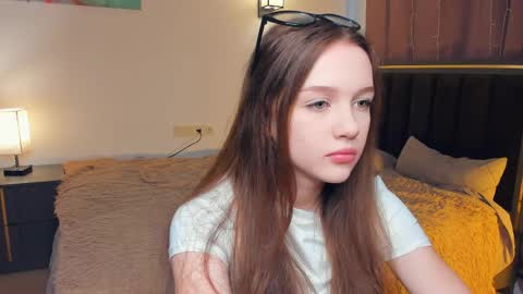 Snapshot of hwadwellingham chatting on 04-15-26, 07:15 Lily online show from 04-15-26, 07:15