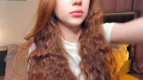Snapshot of hwadwellingham chatting on 04-20-26, 07:00 Lily online show from 04-20-26, 07:00
