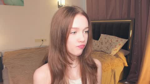 Snapshot of hwadwellingham chatting on 05-19-26, 07:15 Lily online show from 05-19-26, 07:15