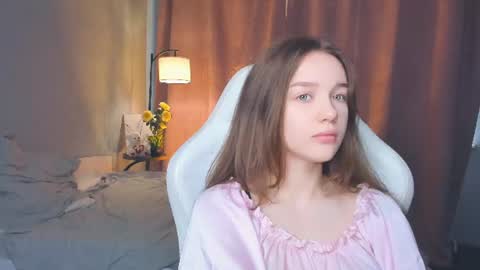 Snapshot of hwadwellingham chatting on 07-05-26, 07:04 Lily online show from 07-05-26, 07:04