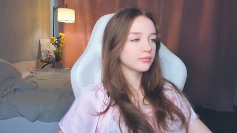 Snapshot of hwadwellingham chatting on 07-06-26, 07:05 Lily online show from 07-06-26, 07:05