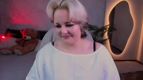 Hwasa online show from 03-06-26, 08:27