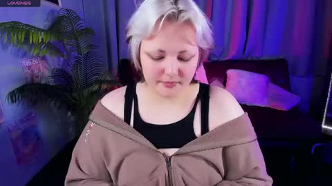 Hwasa online show from 04-17-26, 06:05