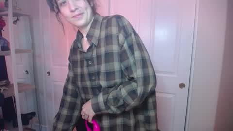 Snapshot of hxrmx_xtc chatting on 01-18-26, 04:27 herma online show from 01-18-26, 04:27