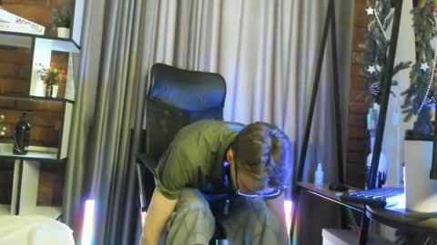 hyper_muse online show from 04-17-26, 02:31