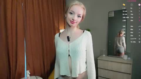 Snapshot of hypno_eyes_babe chatting on 05-17-26, 04:14 Kate online show from 05-17-26, 04:14