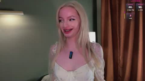 Snapshot of hypno_eyes_babe chatting on 06-10-26, 02:49 Kate online show from 06-10-26, 02:49
