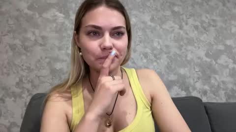 Snapshot of hypnosedesire chatting on 05-08-26, 06:02 hypnosedesire online show from 05-08-26, 06:02
