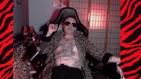 Snapshot of hypnosexray chatting on 01-06-25, 04:13 Mistress Magenta online show from 01-06-25, 04:13