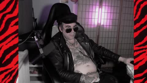 Snapshot of hypnosexray chatting on 01-09-25, 04:49 Mistress Magenta online show from 01-09-25, 04:49