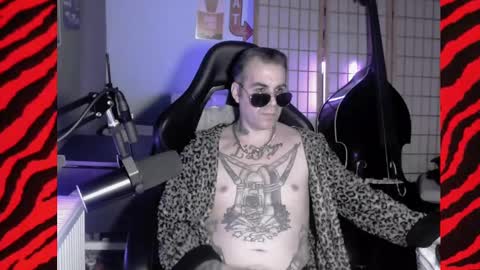 Snapshot of hypnosexray chatting on 01-15-25, 12:04 Mistress Magenta online show from 01-15-25, 12:04