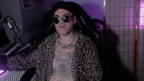Snapshot of hypnosexray chatting on 01-20-25, 07:47 Mistress Magenta online show from 01-20-25, 07:47