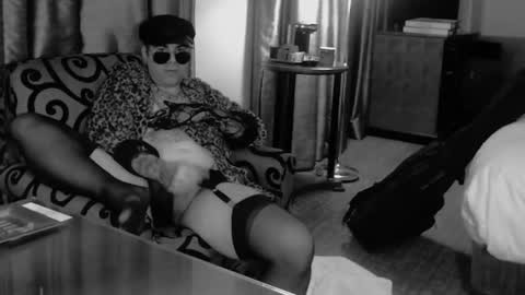 Snapshot of hypnosexray chatting on 01-31-25, 06:46 Mistress Magenta online show from 01-31-25, 06:46