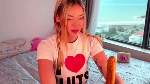 Your submissive lady 3 online show from 01-16-25, 08:54