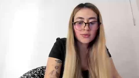 Hyun Joo online show from 09-16-25, 08:43