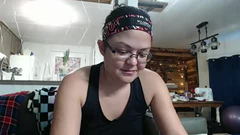 Snapshot of i_fetishize_u chatting on 01-25-25, 06:02 ShortStuff online show from 01-25-25, 06:02