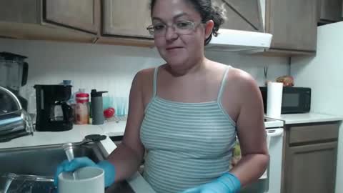 Snapshot of i_fetishize_u chatting on 12-18-25, 05:19 ShortStuff online show from 12-18-25, 05:19