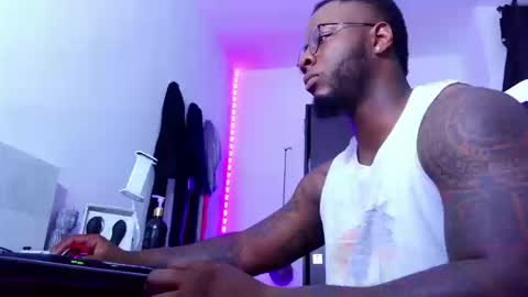 Mr H Independent model online show from 09-11-25, 01:49