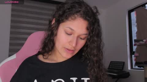 Snapshot of iam_nikki chatting on 01-05-25, 10:40 On instagram Imm NikkiHelp me reach 100 likes online show from 01-05-25, 10:40