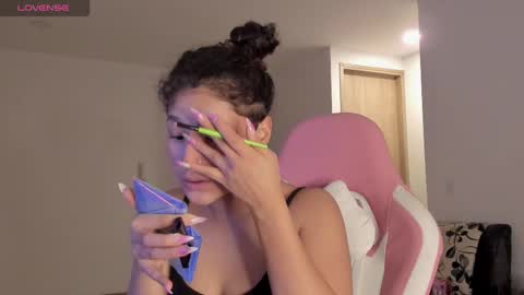 Snapshot of iam_nikki chatting on 02-21-25, 09:43 On instagram Imm NikkiHelp me reach 100 likes online show from 02-21-25, 09:43