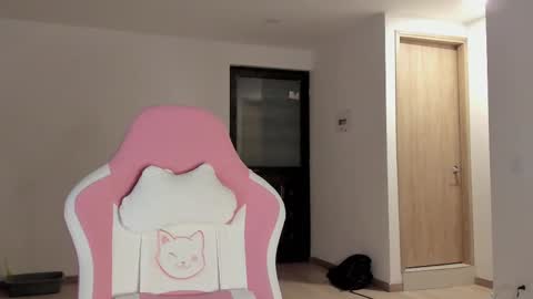 Snapshot of iam_nikki chatting on 03-05-25, 09:27 On instagram Imm NikkiHelp me reach 100 likes online show from 03-05-25, 09:27