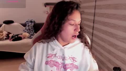 Snapshot of iam_nikki chatting on 10-15-25, 02:44 On instagram Imm NikkiHelp me reach 100 likes online show from 10-15-25, 02:44