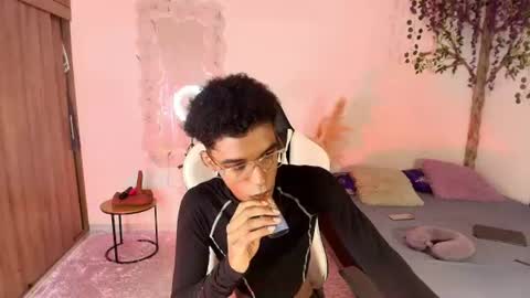 iamandrey_ online show from 06-30-26, 12:44