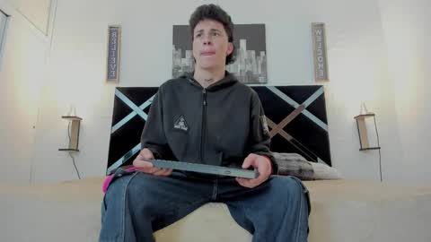 Mariano online show from 11-19-25, 04:01