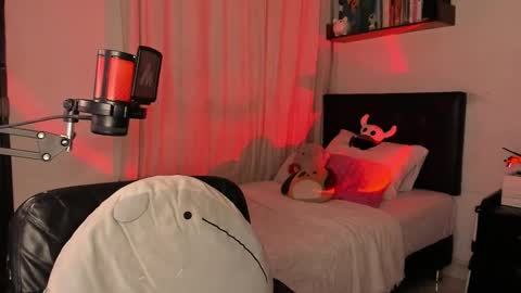 Snapshot of iammelody_ chatting on 09-17-25, 02:02 Mel  online show from 09-17-25, 02:02