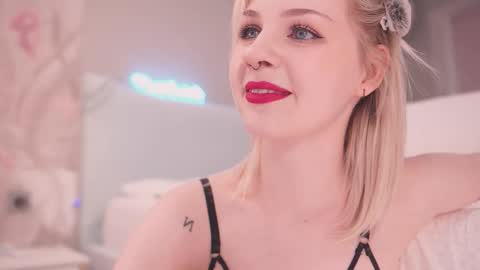 Snapshot of iamninamint chatting on 09-27-25, 04:34 Nina  online show from 09-27-25, 04:34