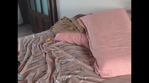 iamskylaa online show from 12-17-25, 01:06