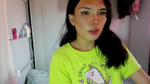 Snapshot of iamyourdesire_ chatting on 03-30-26, 06:14 shhh online show from 03-30-26, 06:14