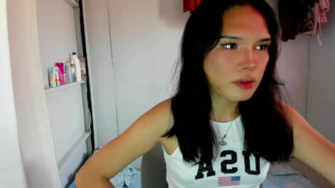 Snapshot of iamyourdesire_ chatting on 04-07-26, 05:19 shhh online show from 04-07-26, 05:19
