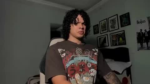 Snapshot of ian_versace chatting on 06-25-26, 04:56 Andres online show from 06-25-26, 04:56