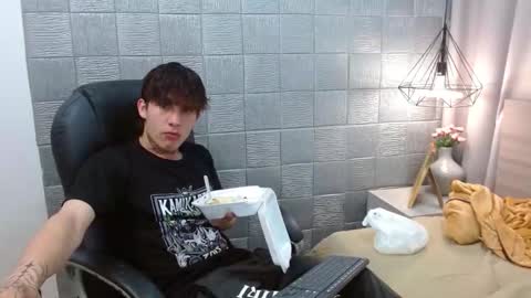 ian online show from 09-19-25, 06:08