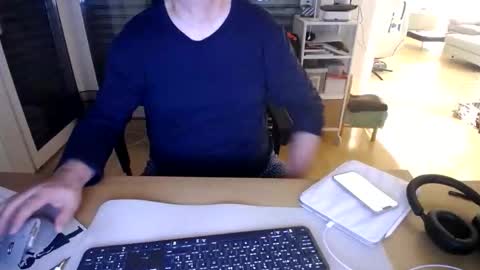 iandy12 online show from 04-06-26, 09:49