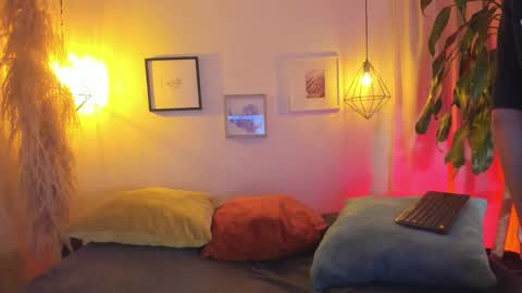 ian  online show from 10-09-25, 03:48